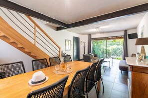 Dining - Holiday Home 'Le Gîte De Tante Berthe' with Mountain View, Private Pool and Wi-Fi (Camaret-sur-Aigues)