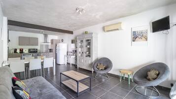 Télévision, table de tennis de table