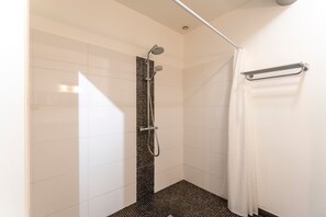 Shower, towels
