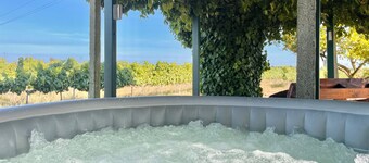 Cottage 'Casa Trincadeira' with Mountain View, Private Terrace and Air Conditioning