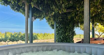 Cottage 'Casa Trincadeira' with Mountain View, Private Terrace and Air Conditioning