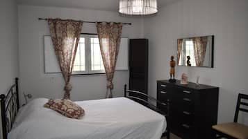 1 bedroom, bed sheets