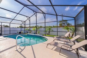 Alberca techada y alberca climatizada