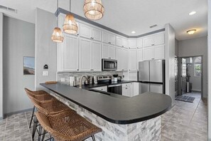 Fridge, microwave, oven, stovetop - Golf Oasis-Game Room-Pool-Disney South Face Pool (Davenport)