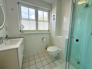 Shower, towels
