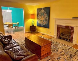 Smart TV, books - Caribbean in the Country with ALL the feels! Hike, Nashville, lake, waterfalls. (Gordonsville)