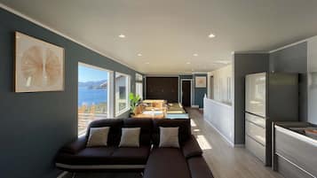 Royal Villa | 2 bedrooms, bed sheets