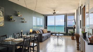 Apartamento, vista para o oceano | Área de estar