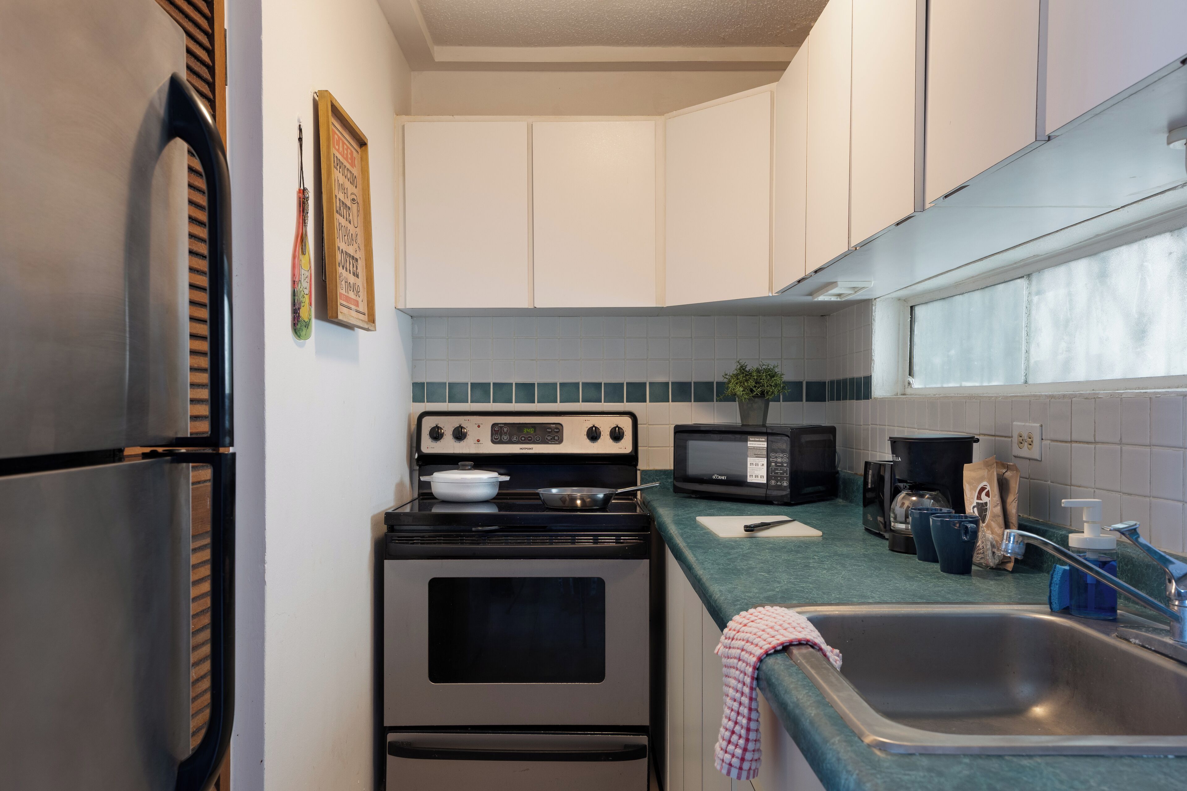 Apartment, Ocean View | Private kitchen | Fridge, paper towels