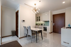 Dining - [PHAN DANG Apartment] - Vinhomes Central Park - The Landmark 1BR #3 (Thành phố Hồ Chí Minh)