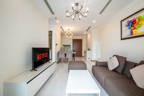 Living area - [PHAN DANG Apartment] - Vinhomes Central Park - The Landmark 1BR #3 (Thành phố Hồ Chí Minh)