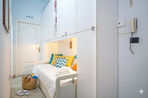 1 soverom, strykejern/-brett og sengetøy