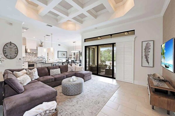 TV - 3BR Ritzy Marco Home l Lush Pool (Marco Island)