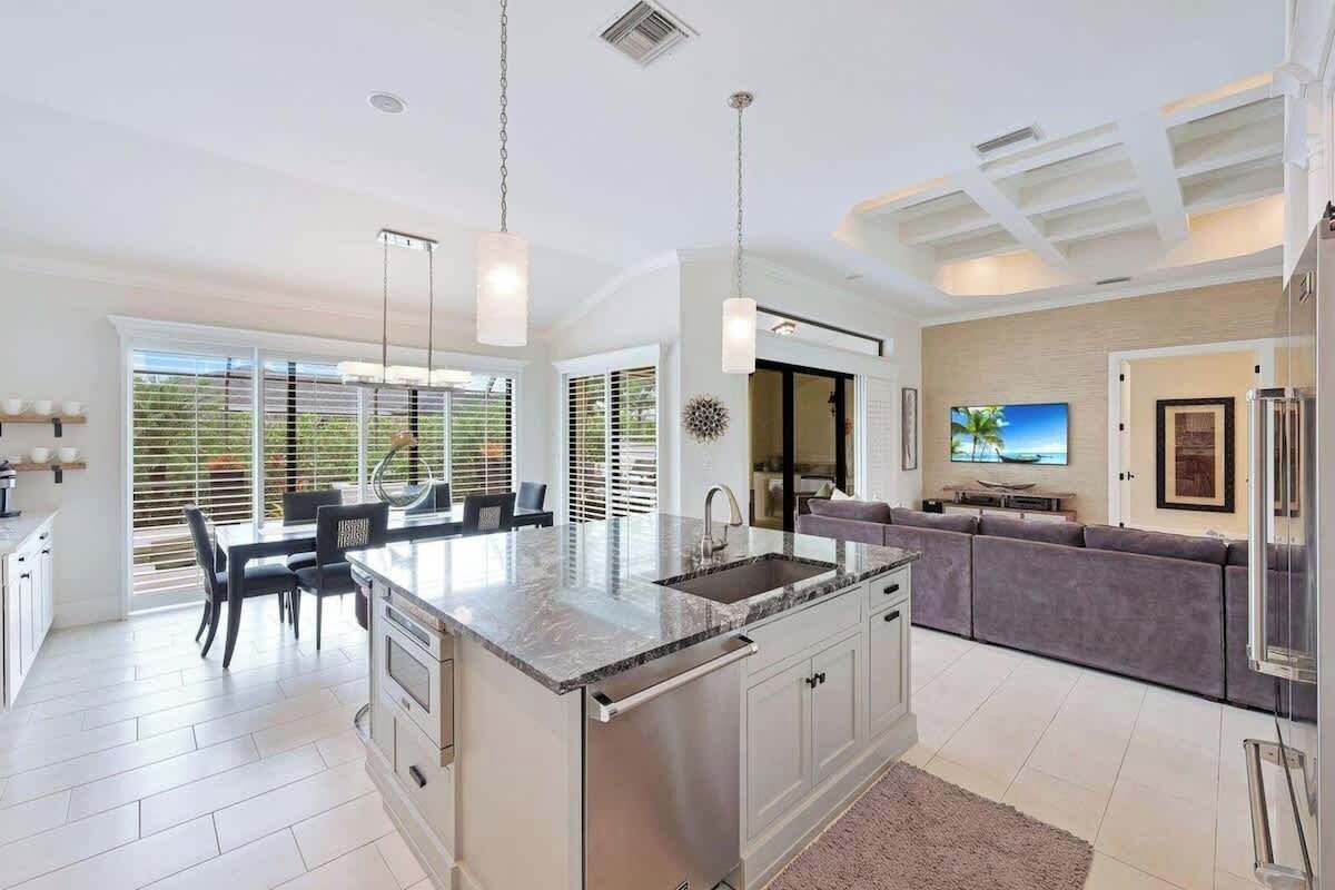 ثلاجة، ميكروويف، فرن، موقد طهي مسطح