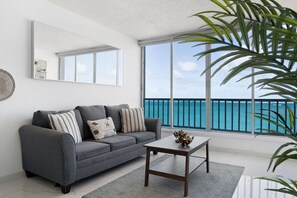 2 bedrooms, iron/ironing board, free WiFi, bed sheets - Flamenco Beach 2BDR Oceanfr Pool Parking (Carolina)