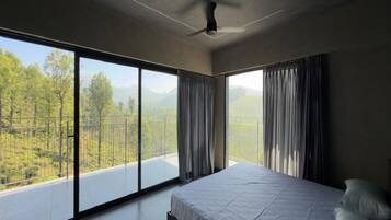 Elite Double Room | Desk, soundproofing, free WiFi, bed sheets