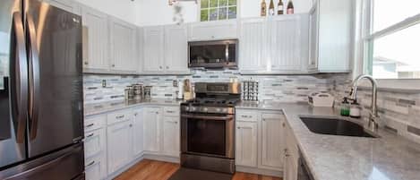 Refrigerador, microondas, horno, placa de cocina