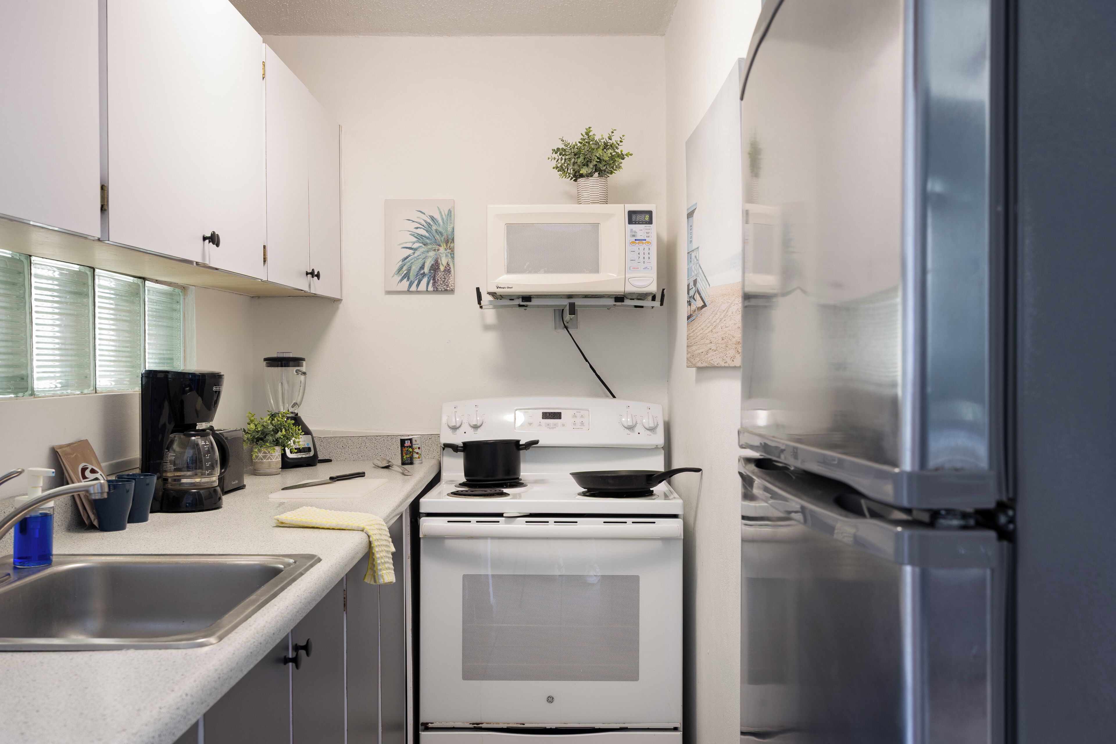 Apartment, Ocean View | Private kitchen | Paper towels