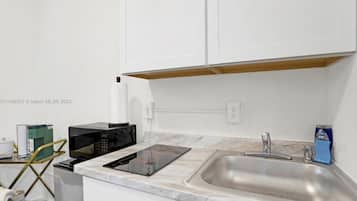 Fridge, microwave, stovetop, coffee/tea maker