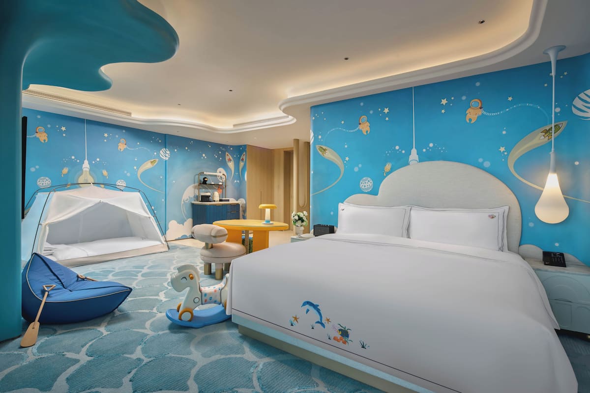 Family Seaview Studio | Minibar, in-room safe, blackout curtains, soundproofing