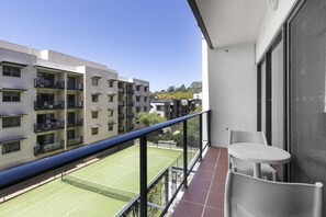 Property grounds - Mounts Bay Stay Two Bedroom Apt.   Near Kings Park - Free Parking - Wi-Fi (Perth)