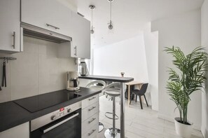 Fridge, microwave, oven, dishwasher - The Little Rousseau - Cosy & Calm - Rivoli (Paris)