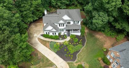 New! - Great Family Home in Suwanee | Dog Friendly | Gas South Arena | Community Pool