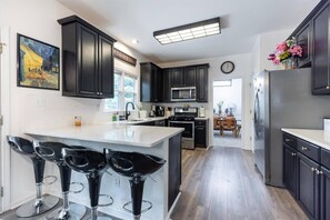 Fridge, microwave, oven, stovetop - New! - Great Family Home in Suwanee | Dog Friendly | Gas South Arena | Community Pool (Suwanee)