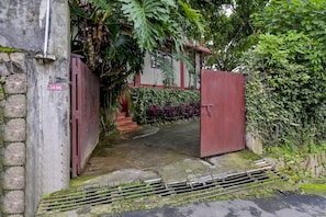 Property entrance - OYO Flagship La Monte Inn (Shillong)