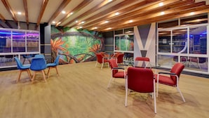 Lobby sitting area - Collectipn O Pradee Queen Resort (Uttukkottai)