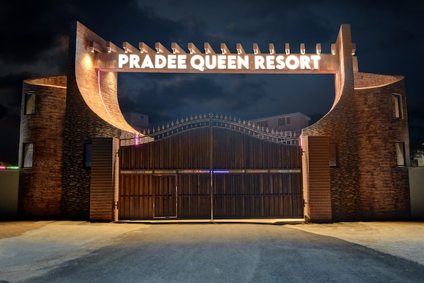 Front of property - Collectipn O Pradee Queen Resort (Uttukkottai)