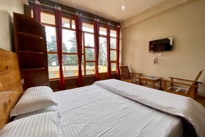 Quarto casal luxo, 1 cama King | Wi-Fi de cortesia, roupa de cama