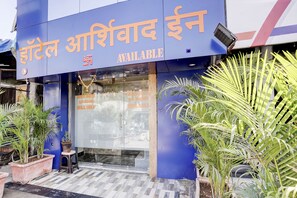 Property entrance - OYO Flagship Hotel Ashirwad Inn (Mumbai)