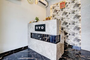 Reception - OYO Flagship Hotel Ashirwad Inn (Mumbai)