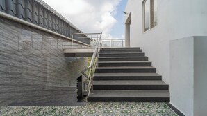 Staircase - Treebo The Regalia Rooms With Mountain View (Kodaikanal)