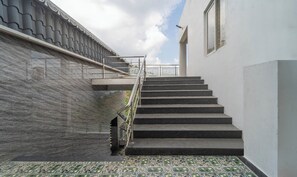Staircase - Treebo The Regalia Rooms With Mountain View (Kodaikanal)