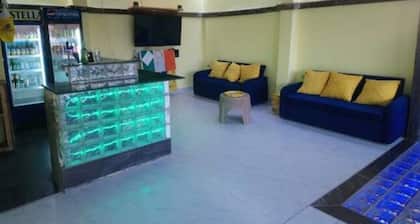 Bright, clean, spacious flat. Near Temples and an easy trip to the West Bank.