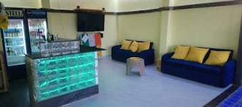 Bright, clean, spacious flat. Near Temples and an easy trip to the West Bank.