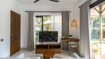 Biệt thự, 2 phòng ngủ, quang cảnh hồ bơi | 1 phòng ngủ, két bảo mật tại phòng, trang trí khác biệt, bàn