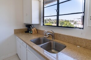 Micro-ondes, four, plaque de cuisson