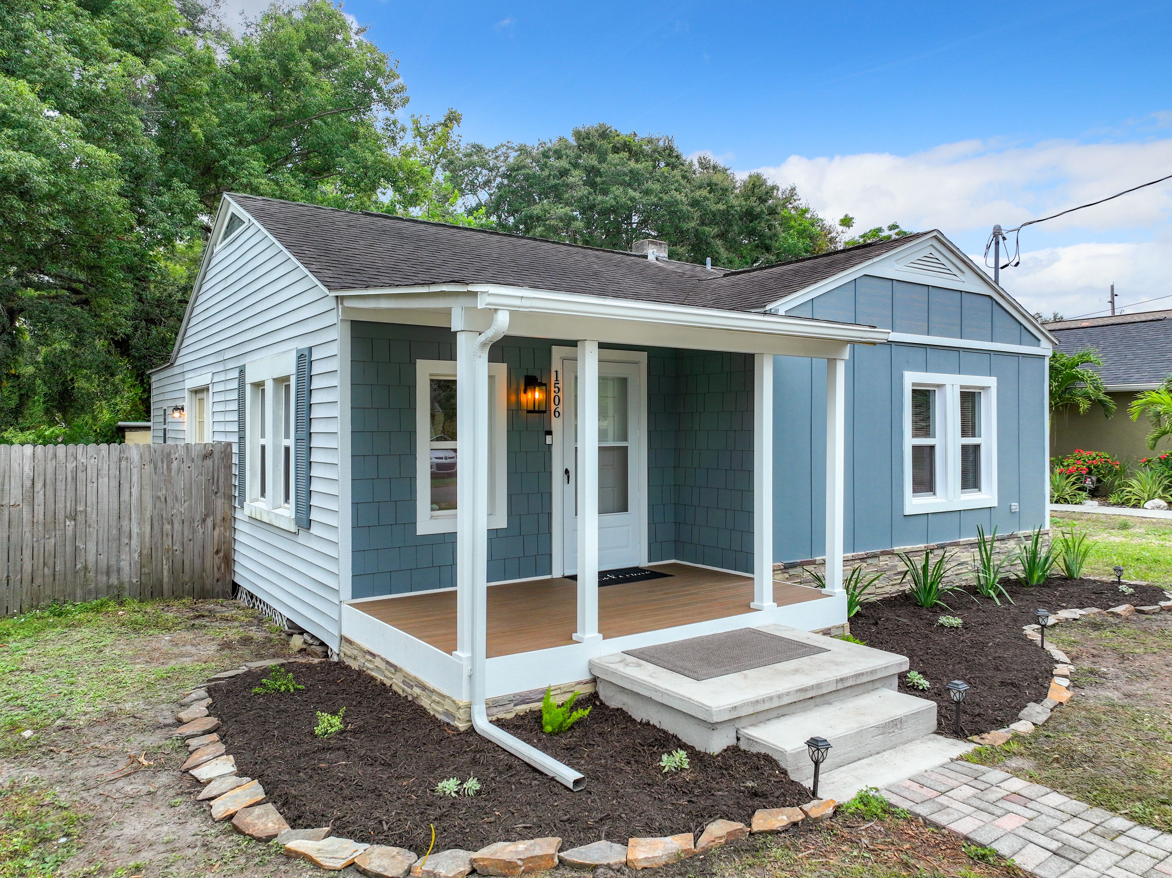 Bluestone Bungalow 30+day stay, walk to amenities, pet friendly, 300Mbps wifi!