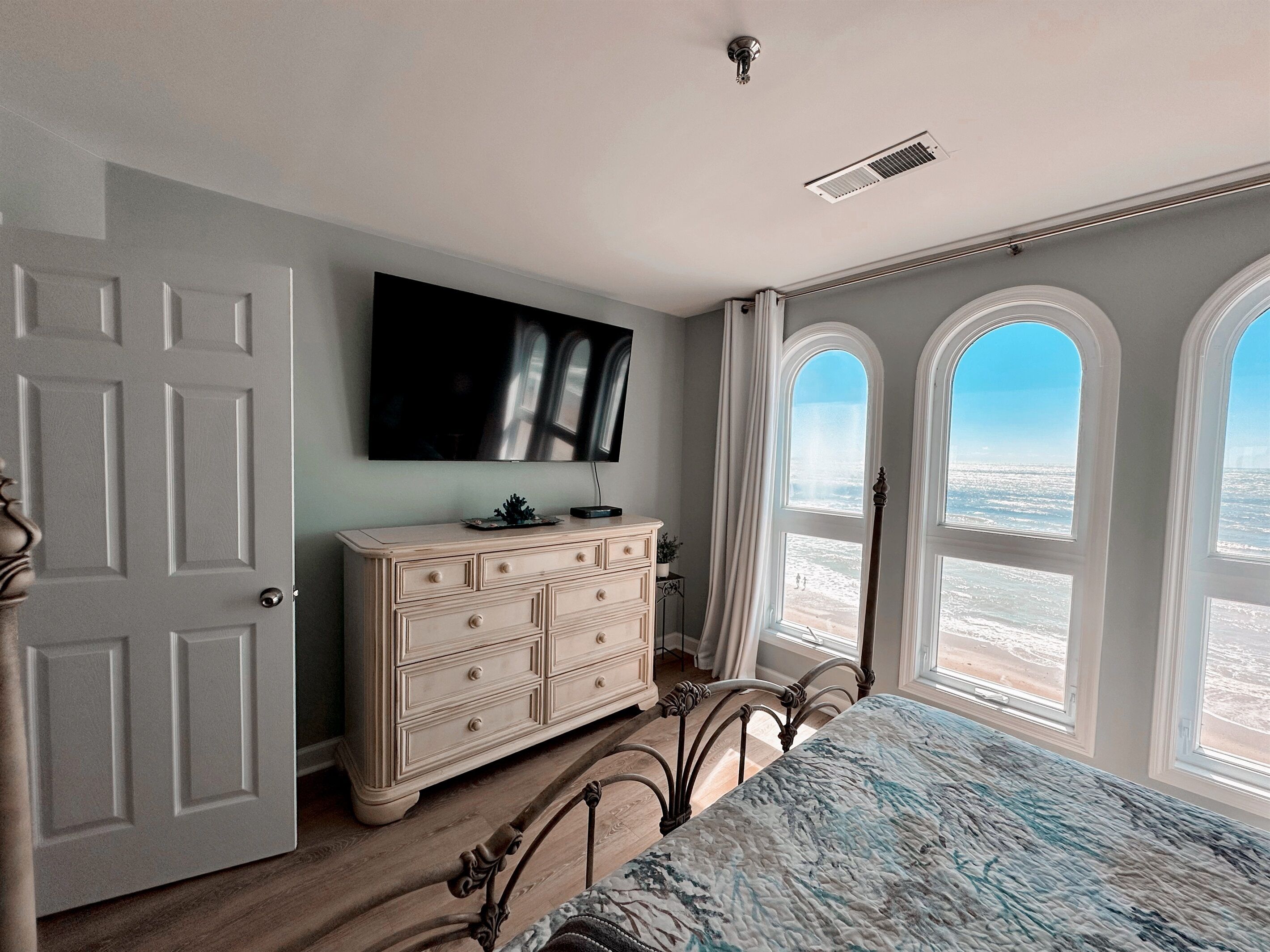 2 多间卧室、办公桌、旅行婴儿床、免费 WiFi