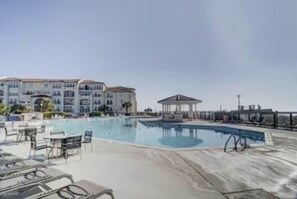 Una piscina cubierta