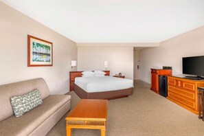 1 bedroom, iron/ironing board, WiFi, bed sheets - Hilton Towers Jr Suite (Waikoloa Village)
