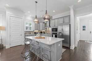 Fridge, microwave, oven, stovetop - Stunning Home in Highland Parks - 4BR | 4 Beds (Santa Rosa Beach)