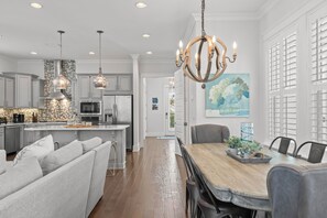 Dining - Stunning 4 BR Home in Highland Parks - Resort Pool + Grills & Hot Tub (Santa Rosa Beach)