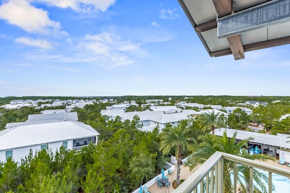 Property grounds - Stunning 4 BR Home in Highland Parks - Resort Pool + Grills & Hot Tub (Santa Rosa Beach)