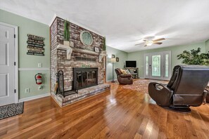 Interior - Something Special - Firepit / Game/Movie Room / Dock (Moneta)