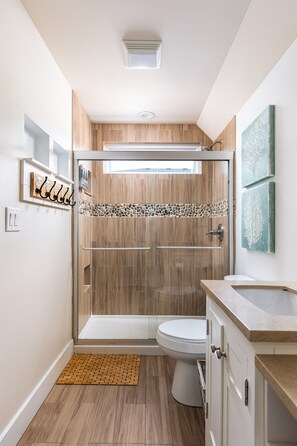 Shower, hair dryer, towels