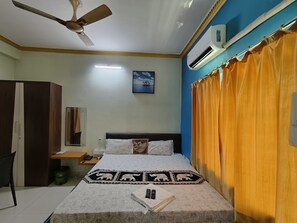 WiFi (無料)、ベッドシーツ